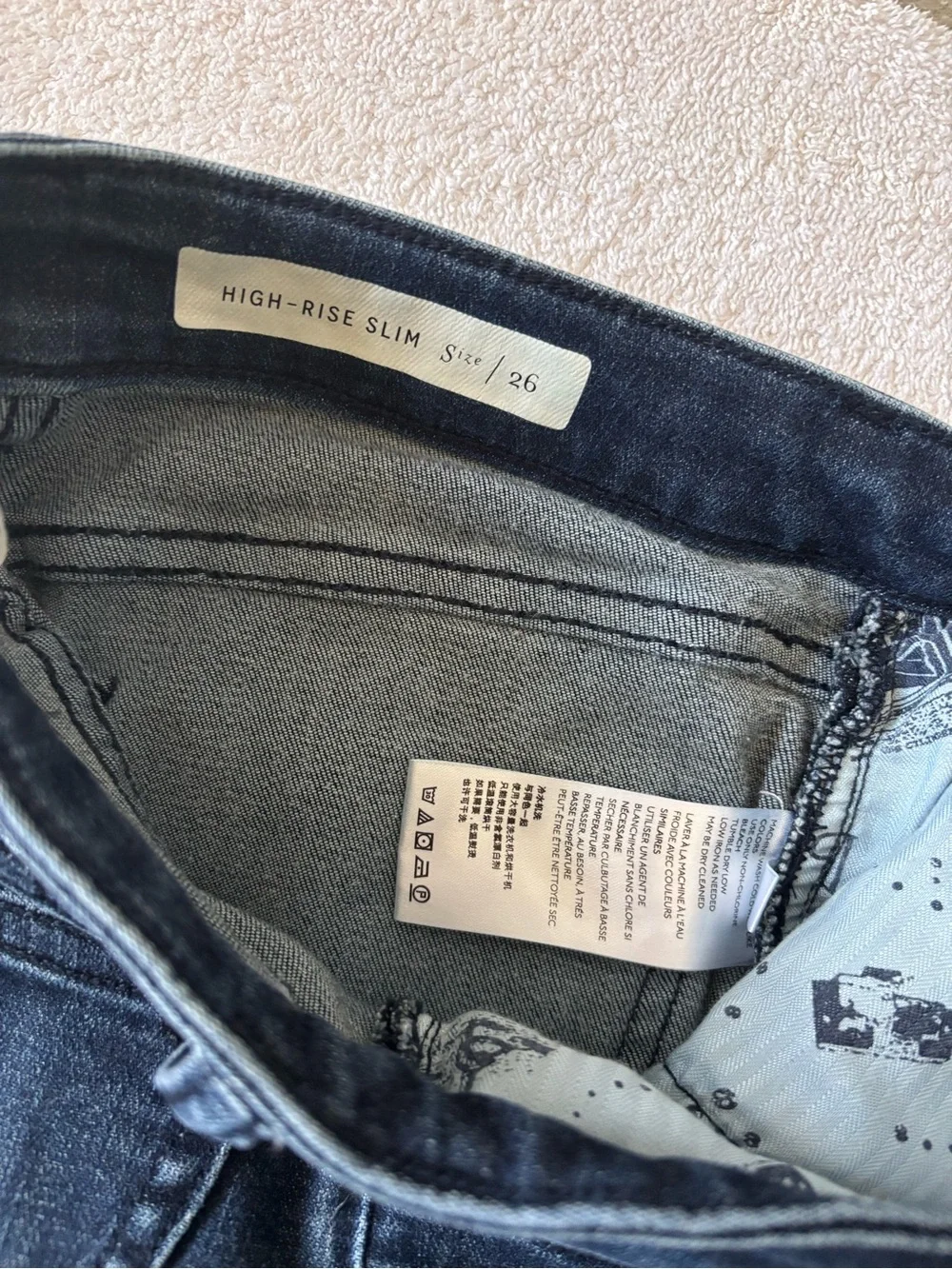 Anthropologie women’s Bermuda high rise Slim Shorts